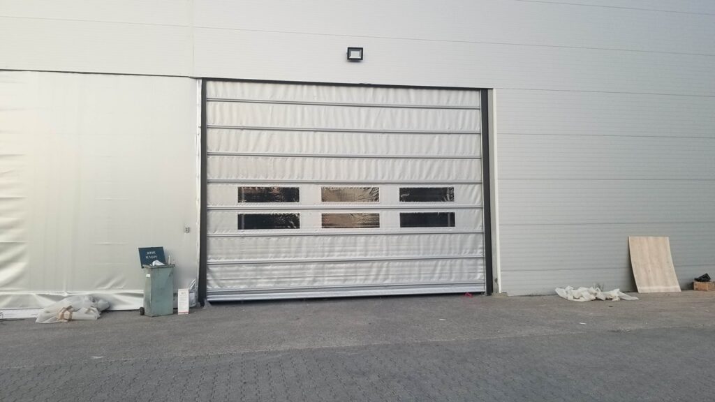 Porte en toile de type pliable