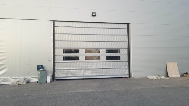 Porte en toile de type pliable